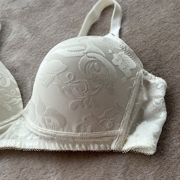 Wacoal Awareness Contour Wireless Bra 856167, Size 38B - Picture 3 of 16